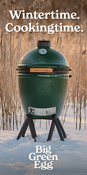Een Big Green Egg in de winter.